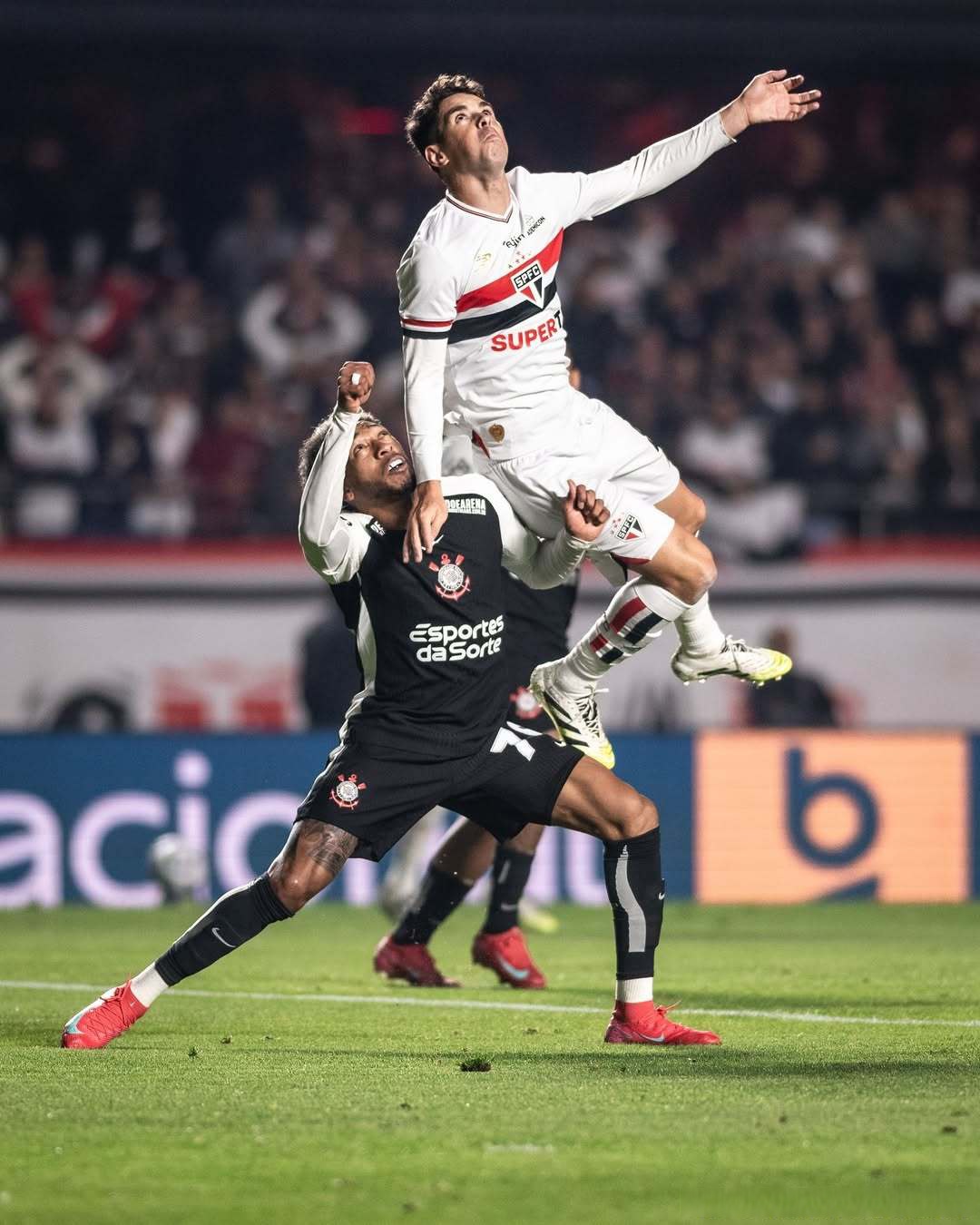 包含爱德华兹手感滚烫，带领AC米兰鏖战川崎前锋，赛后一句话霸气侧漏的词条